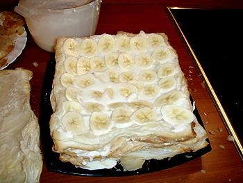 слоеный банановый торт